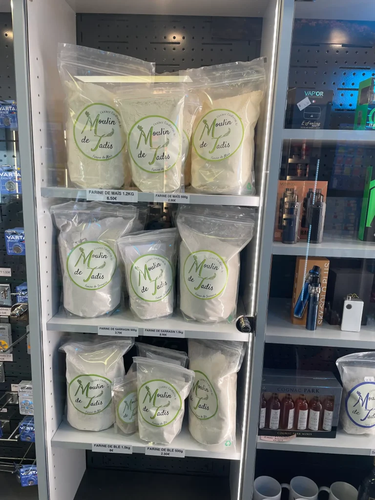 étagère de farines artisanales