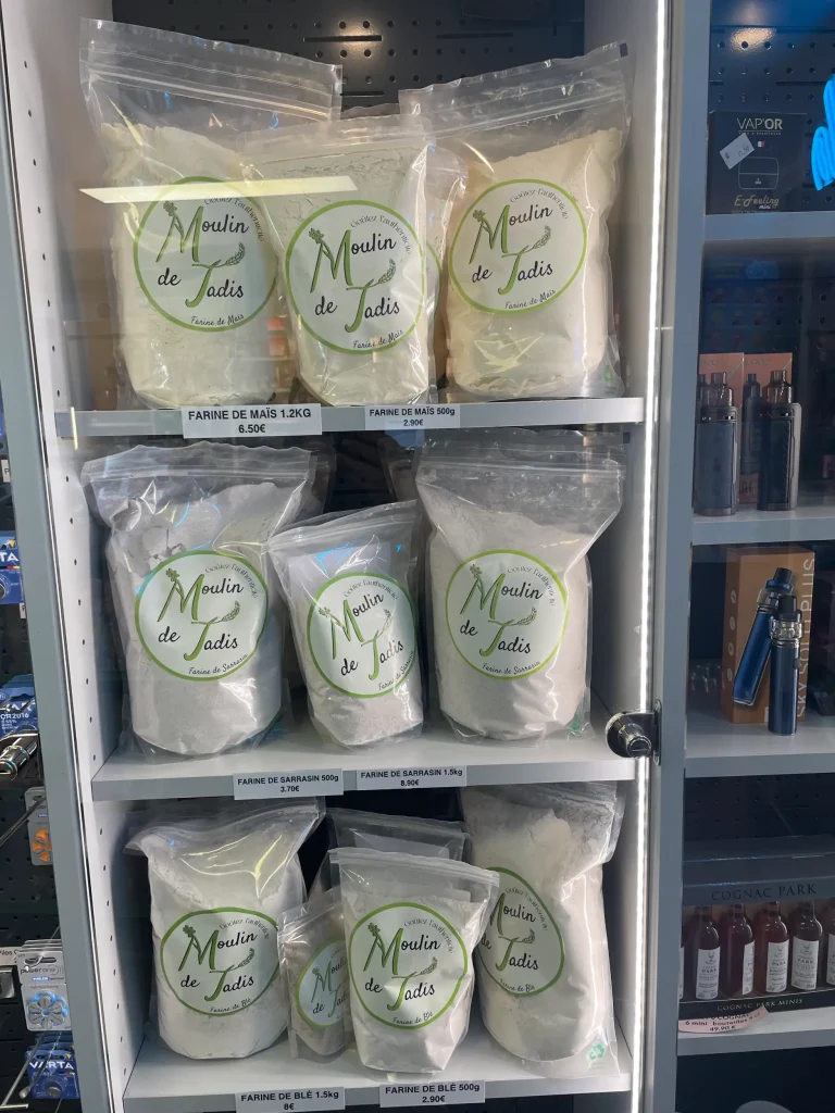 étagère de farines artisanales